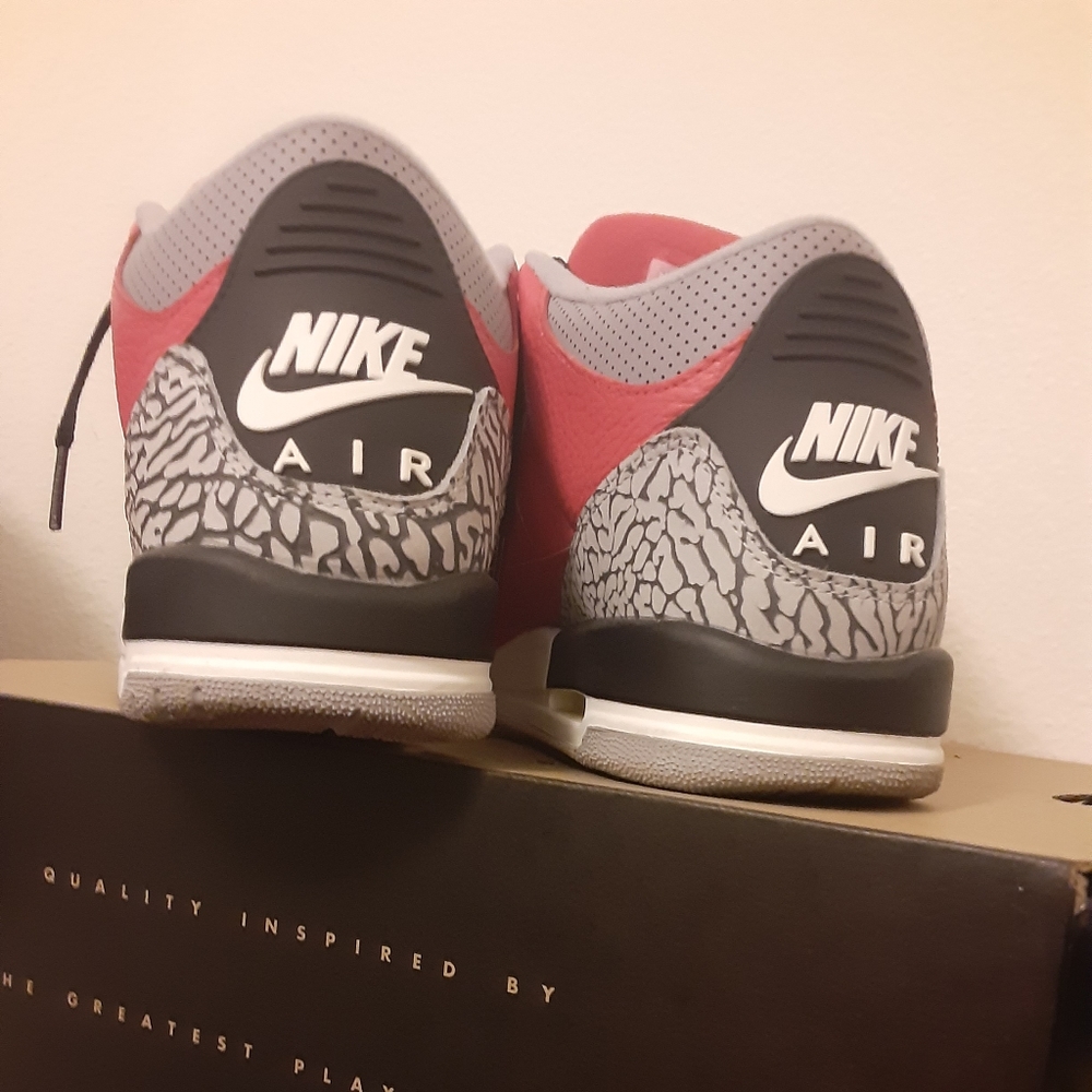 SHOES - Picture 3 of 4